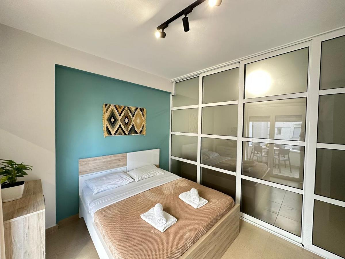 Trea Accomodations - On Private Beach With Sunbed & Umbrella Vlore Luaran gambar
