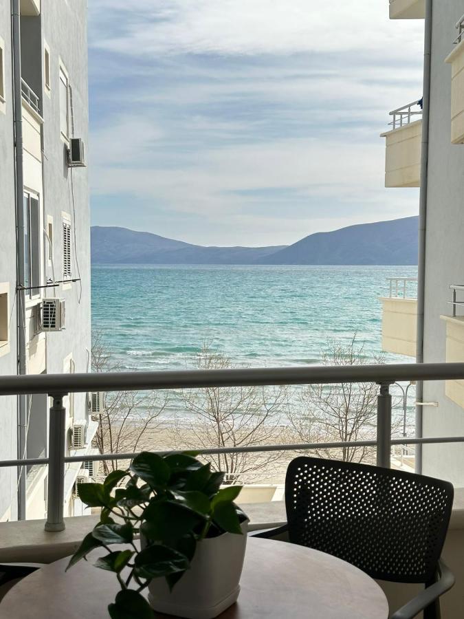 Trea Accomodations - On Private Beach With Sunbed & Umbrella Vlore Luaran gambar